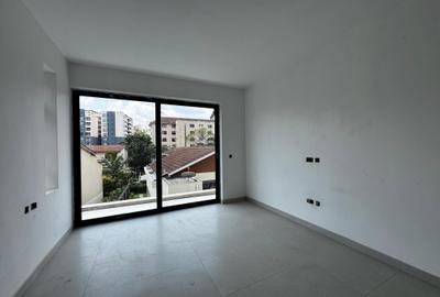 3 Bed Apartment with En Suite in Brookside - 2