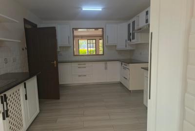 5 Bed Townhouse with En Suite at Lavington