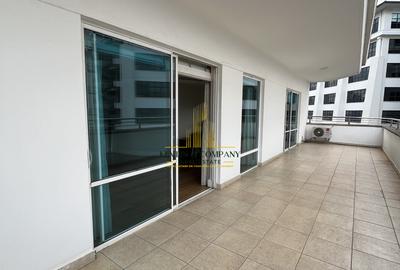 4 Bed Apartment with En Suite in Riverside