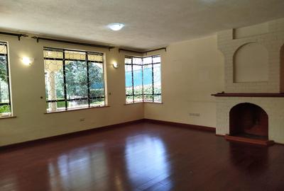 6 Bed House with En Suite in Runda - 4