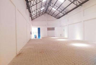 7,810 ft² Warehouse with Service Charge Included at Eastern Bypass