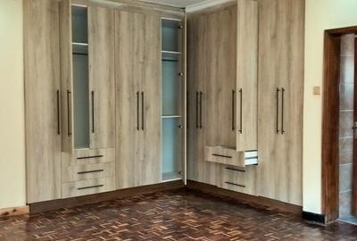 5 Bed Townhouse with En Suite in Westlands Area