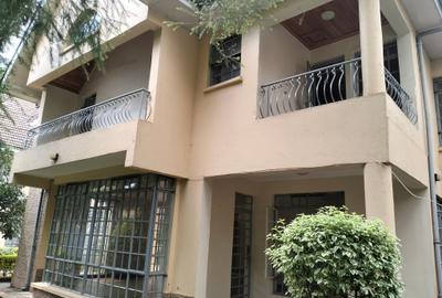 5 Bed Townhouse with En Suite in Lavington - 4