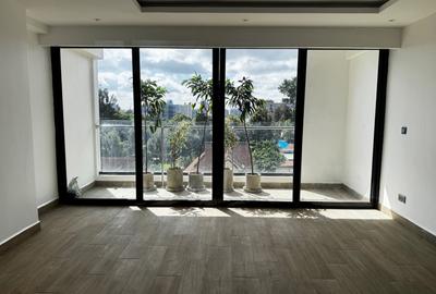 3 Bed Apartment with En Suite in Riverside - 3