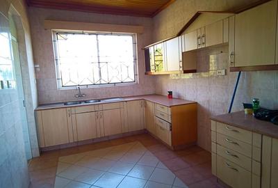 4 Bed Apartment with En Suite at Riverside Drive
