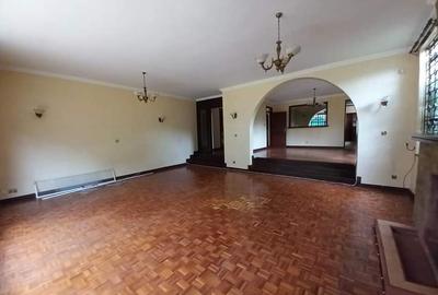 4 Bed House with En Suite in Runda - 2