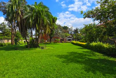 5 Bed House with En Suite in Runda