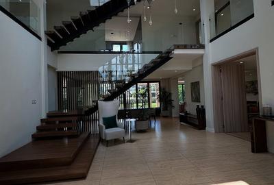 5 Bed House with En Suite in Runda