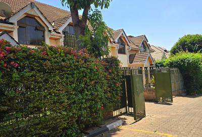 5 Bed Townhouse with En Suite in Lavington - 3