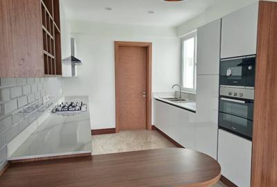 3 Bed Apartment with En Suite in Parklands - 2