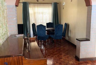 4 Bed House with En Suite in Lavington - 3
