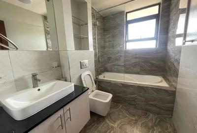 4 Bed Apartment with En Suite in Riverside - 3