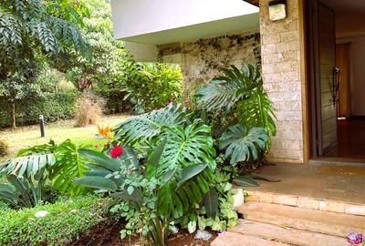 5 Bed Villa with En Suite in Runda