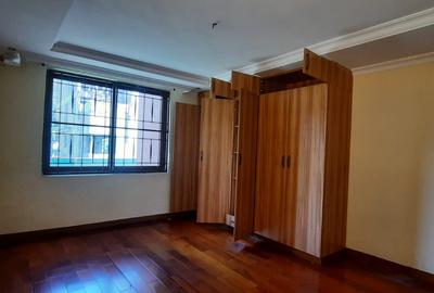 5 Bed Townhouse with En Suite in Lavington - 4