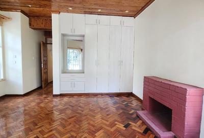 4 Bed House with En Suite in Spring Valley - 3