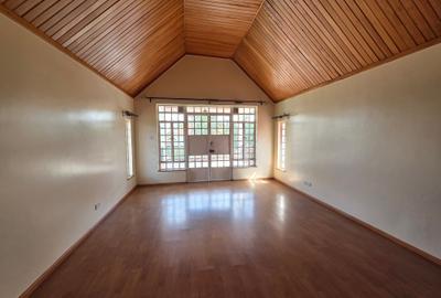 5 Bed Villa with En Suite in Runda - 2