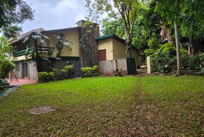 4 Bed House with En Suite at Lavington - 3