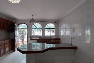 5 Bed Townhouse with En Suite in Riverside