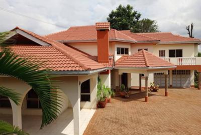 5 Bed House with En Suite at Nyari