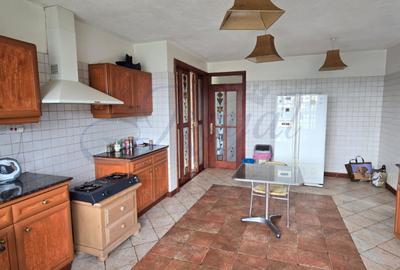 4 Bed House with En Suite in Runda - 3