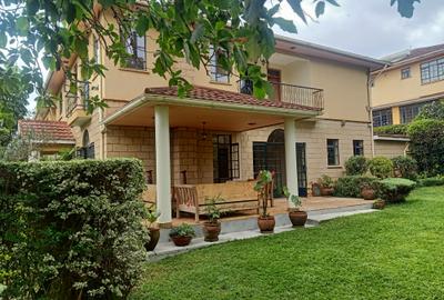 4 Bed Townhouse with En Suite at Isk - 3