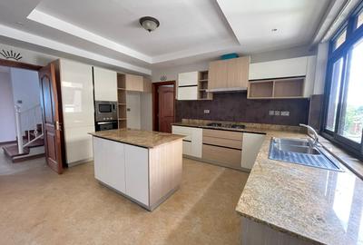 4 Bed Apartment with En Suite in Riverside