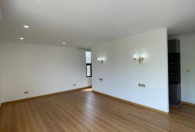 5 Bed Villa with En Suite in Lavington - 2