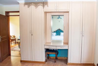 4 Bed Villa with En Suite in Lavington - 2