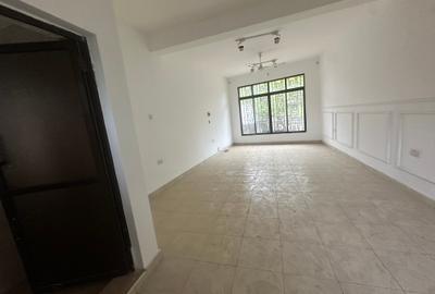 460 ft² Office with Service Charge Included at Links Road