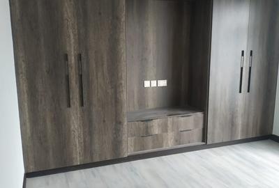 Serviced 3 Bed Apartment with En Suite in Riverside