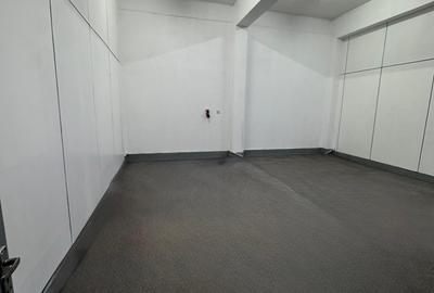 450 ft² Commercial Property with Service Charge Included at Baricho Road - 2