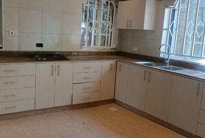 4 Bed Townhouse with En Suite in Spring Valley