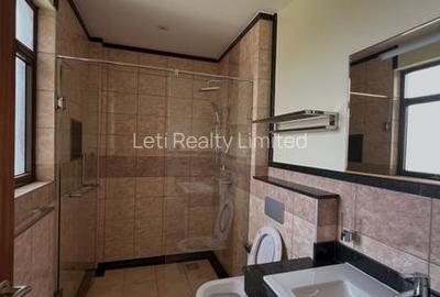 5 Bed Townhouse with En Suite in Lavington - 4