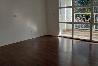 5 Bed House with En Suite in Runda - 4