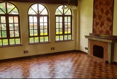 5 Bed Townhouse with En Suite at Lavington - 3