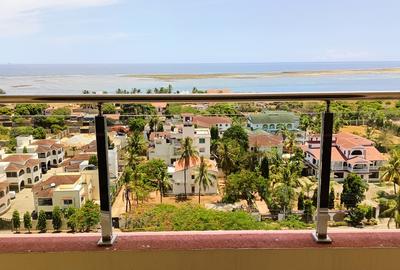3 Bed Apartment with En Suite at 3Rd Avanue