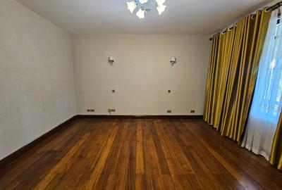 4 Bed House with En Suite in Runda