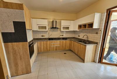 3 Bed Apartment with En Suite in Kileleshwa - 4