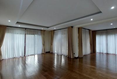 5 Bed Townhouse with En Suite at Convent Drive - 2