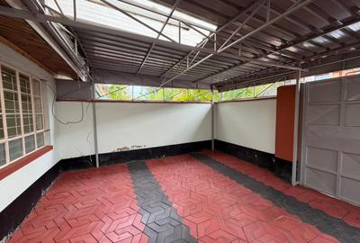 4 Bed House with En Suite in South C - 2