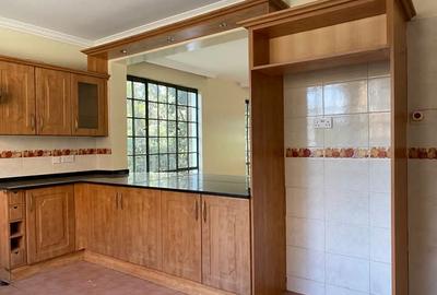 5 Bed Townhouse with En Suite at Lavington Rd - 3