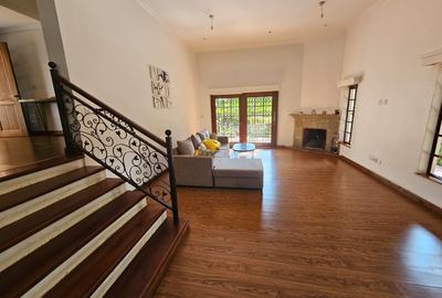 4 Bed House with En Suite in Spring Valley - 2