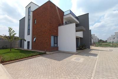 4 Bed Townhouse with En Suite in Langata