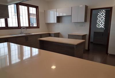 4 Bed Villa with En Suite in Nyali Area