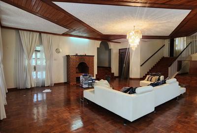 6 Bed Villa with En Suite in Runda