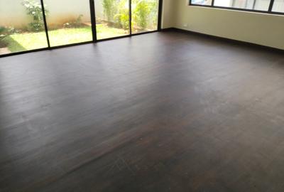 5 Bed Townhouse with En Suite in Lavington - 2