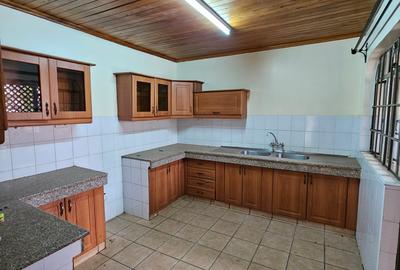 3 Bed Apartment with En Suite at Kilimani