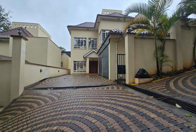4 Bed Villa with En Suite in Kyuna - 2