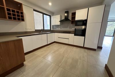 2 Bed Apartment with En Suite in Rhapta Road - 4