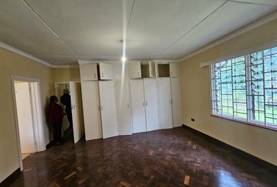 4 Bed House with En Suite in Rosslyn - 3